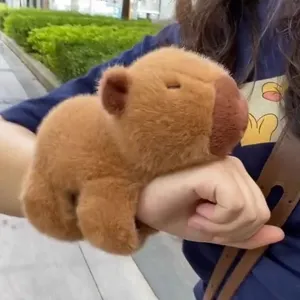 Simpatico bracciale slap in peluche capibara morbido giocattolo animale per bambini moda