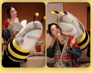 Schattige haai bij pluche knuffel creatief zacht kussen cartoon pop thuis decoratie cadeau