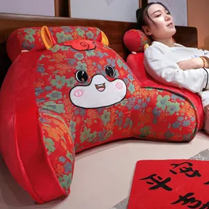 Cuscino da letto in peluche comodo con simpatico design di cartoni animati per la camera.
