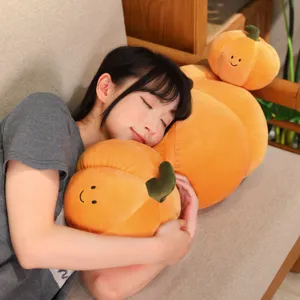 Lindo cojín de peluche de calabaza de Halloween muñeco de juguete suave para la habitación.
