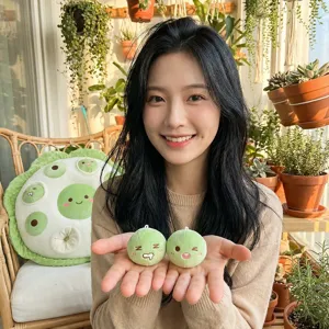 Set di cuscini in peluche verde e giocattolo da spremere, cuscino morbido per la casa.