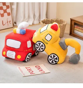 Detail van de pluche set met zachte stof, brandweerwagen en graafmachine ontwerpen voor kinderkamer.