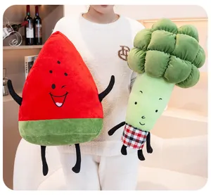 Simpatici peluche di frutta e verdura, morbidi cuscini di anguria e broccoli per bambini.