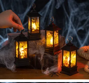 Lanterne di Halloween a luce calda con motivi spettrali di streghe e zucche in dettaglio