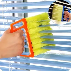 Cepillo de limpieza portátil para persianas con plumero de microfibra para limpieza de rendijas y ranuras.