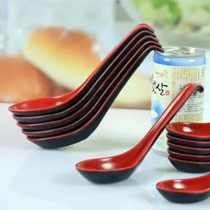 Set de cucharas de melamina negro y rojo cucharas de sopa de plástico vajilla de restaurante.
