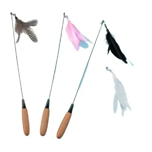 Varita para gato con mango de madera plumas y cascabel recambios intercambiables juguete.