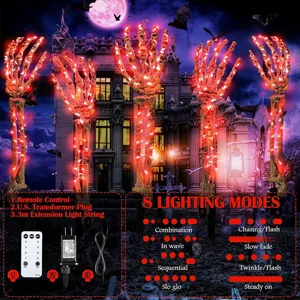 Dettaglio delle mani di scheletro di Halloween con 8 modalità e telecomando.
