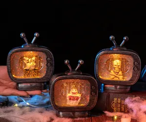 Vista dettagliata delle luci TV vintage di Halloween con figurine di fantasmi e teschi