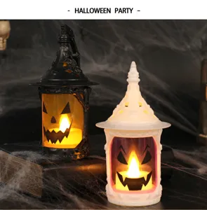 Par de farolillos LED de calabaza de Halloween sobre un fondo oscuro y aterrador