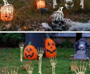 Detailweergave van Halloween skelethand tuinornamenten in verschillende buitenopstellingen