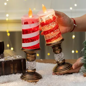 Candele LED festive con design a spirale rossa su piedistalli in bronzo stile vintage