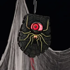 Primer plano del timbre de Halloween con ojo aterrador y luz roja brillante LED