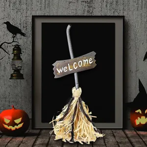 Halloween Hexenbesen-Requisite mit Willkommensschild und leuchtenden Kürbis-Laternen