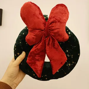 Weihnachten gruener Kranz Kissen mit roter Schleife weichem Samt Sternen Print Variante