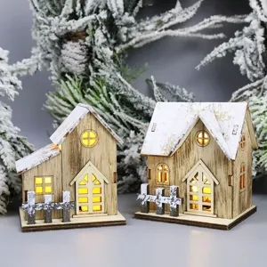 Case di Natale decorative in legno con LED caldi e tetti innevati, decorazione