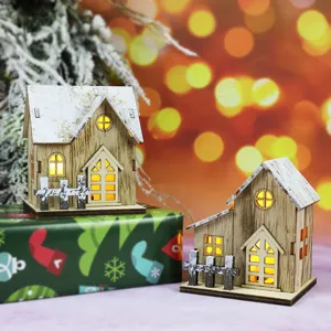 Casetta di Natale in legno a LED fatta a mano per tavolo con luce d'atmosfera calda