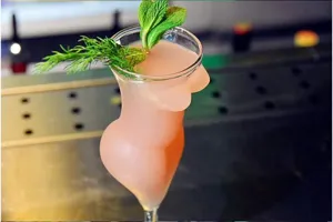 Einzigartiges kreatives menschliches Koerper Glas Cocktailglas Borosilikat nackte Frau Becher