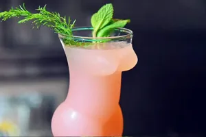 Kreativer menschlicher Koerper Glasbecher weibliche Form Cocktailglas aus Borosilikatglas