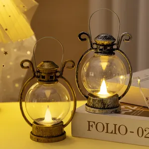 Lanterne a petrolio LED stile vintage con luce calda su libri decorativi