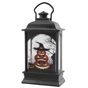 Lanterna LED decorativa di Halloween con zucche impilate e cappello da strega su bianco