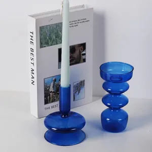 Ensemble de bougeoir et vase en verre bleu créatif moderne pour décoration de table.