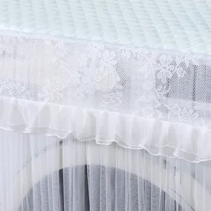 Cubierta para lavadora detalle de encaje y volantes primer plano tela antipolvo protectora
