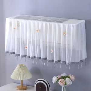 Housse anti-poussière pour climatiseur mural en résille délicate avec broderie et franges.