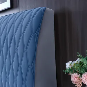 Vista dettagliata della fodera trapuntata blu per testata letto, protezione anticollisione spessa.