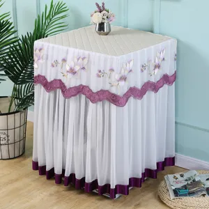 Vista detallada de la funda de lavadora de encaje con bordado floral morado y tul.