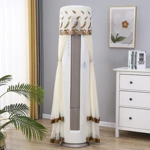 Vista dettagliata della fodera antipolvere per condizionatore in pizzo beige con ricamo.