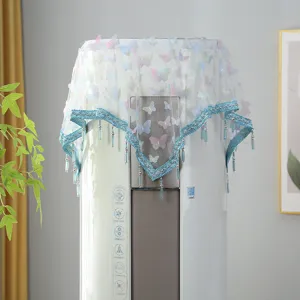 Vista detallada de la funda antipolvo para aire acondicionado vertical con malla y mariposas 3D.