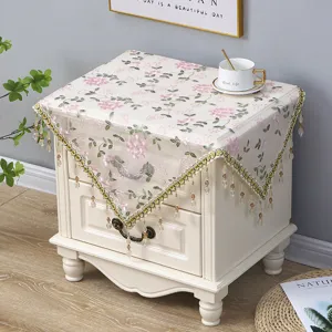 Cubierta antipolvo bordada con flores para mesita de noche, mantel de encaje delicado con cuentas.