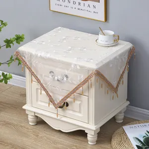 Cubierta antipolvo de mesita de noche de encaje con flecos de cuentas, elegante mantel cuadrado.