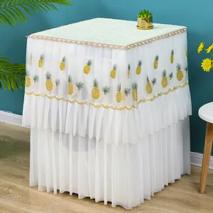 Vista dettagliata della copertura per lavatrice in stile nordico, pizzo e ricamo ananas.