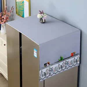 Housse anti-poussière grise pour réfrigérateur avec poches en dentelle florale pour la cuisine.