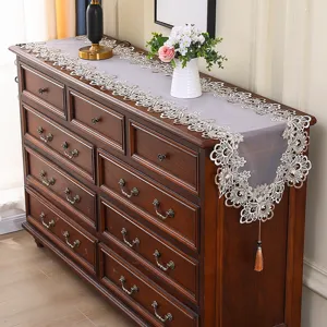 Centrotavola Ricamato in Pizzo Europeo Copertura Antipolvere per Mobili TV Panno Decorativo per Comodino con Nappe Arredamento