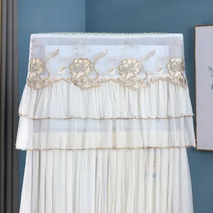 Elegante copertura antipolvere per condizionatore verticale con ricamo dorato fine.