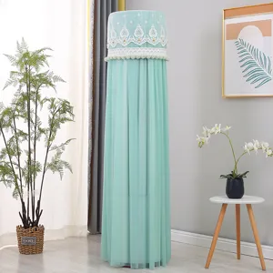 Fodera antipolvere verticale verde menta per condizionatore con elegante pizzo bianco.
