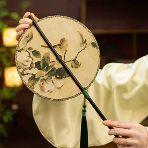 Éventail rond chinois traditionnel motif oiseau, long manche et pompon vert pour Hanfu.