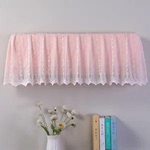 Copertura antipolvere per climatizzatore in pizzo rosa, elegante motivo floreale, bel dettaglio.