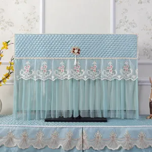 Copertura antipolvere per TV in pizzo trapuntato, elegante drappo floreale ricamato blu.