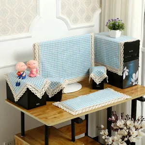Blau-weisses kariertes PC-Staubschutzhüllen-Set mit Spitzenbesatz für Monitor und Tower.