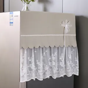 Stoff Kühlschrank Staubschutzabdeckung mit weißer Spitze und Blumendekor für die Küche.