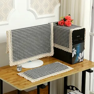 Schwarz-weiße Karierte Computer Staubschutzhülle Set mit Spitze für Monitor und Tastatur.
