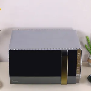 Copertura antipolvere per microonde grigia in tessuto protettivo con elegante bordo decorativo.
