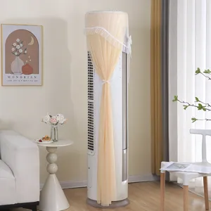 Vista dettagliata dell'elegante copertura antipolvere beige per condizionatore verticale in tulle.