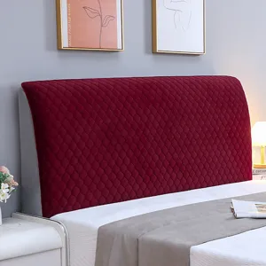 Vista dettagliata della fodera per testata letto trapuntata spessa in rosso scuro, design universale.