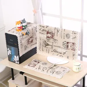 Detailansicht Leinen Computer Staubschutzhülle Set mit dekorativem Retro Poststempel Design.
