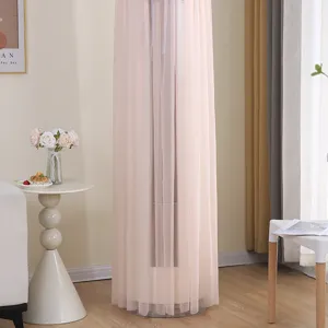 Copertura antipolvere per climatizzatore verticale in rete rosa, elegante protezione cilindrica.
